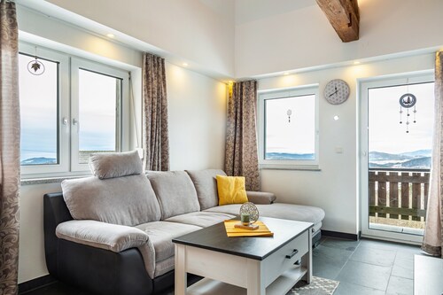 Holiday flat "Landhaus Ameisberg" with mountain view, garden and Wifi