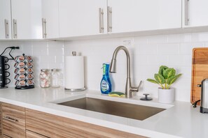 冰箱、微波炉、烤箱、炉灶