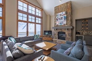 TV, fireplace - Ski-in/Ski-out Luxury 4 bed Penthouse - Late Summer and Fall Specials! (Keystone)
