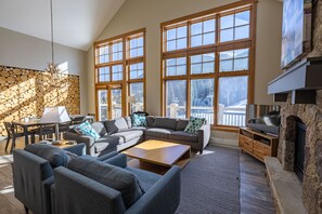 TV, fireplace - Ski-in/Ski-out Luxury 4 bed Penthouse - Late Summer and Fall Specials! (Keystone)