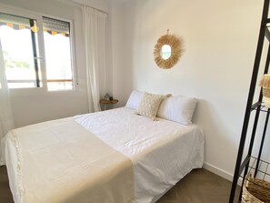 3 chambres, fer et planche à repasser, accès Internet, draps fournis