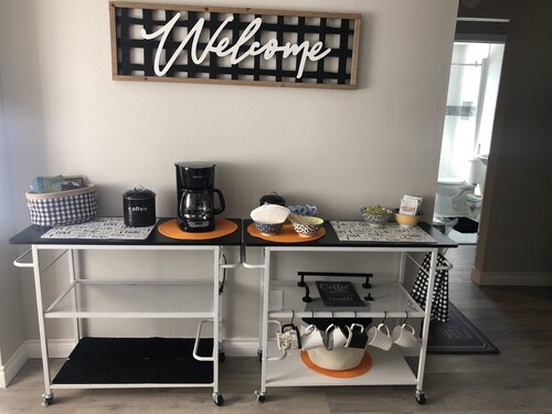 Palmer Park Oasis in Central Part of Colorado Spring.  Private Hot Tub!