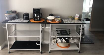 Palmer Park Oasis in Central Part of Colorado Spring. Private Hot Tub!