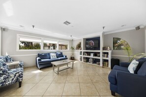 Smart TV, mesa de pingue-pongue