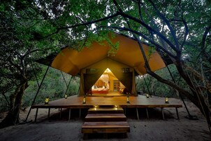 Ropa de cama de alta calidad, colchones con efecto memoria y escritorio 