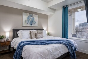 1 habitación, escritorio, tabla de planchar con plancha y wifi