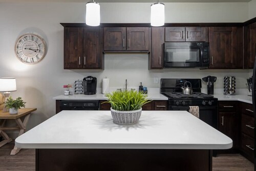 Private Retreat in Dwntwn*Close to Skiing*Hot Tub