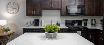 Private Retreat in Dwntwn*Close to Skiing*Hot Tub