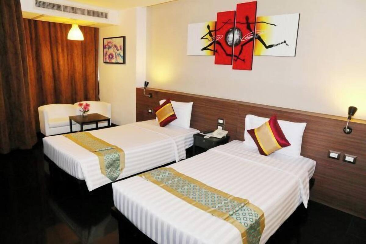 1 bedroom, hypo-allergenic bedding, minibar, in-room safe