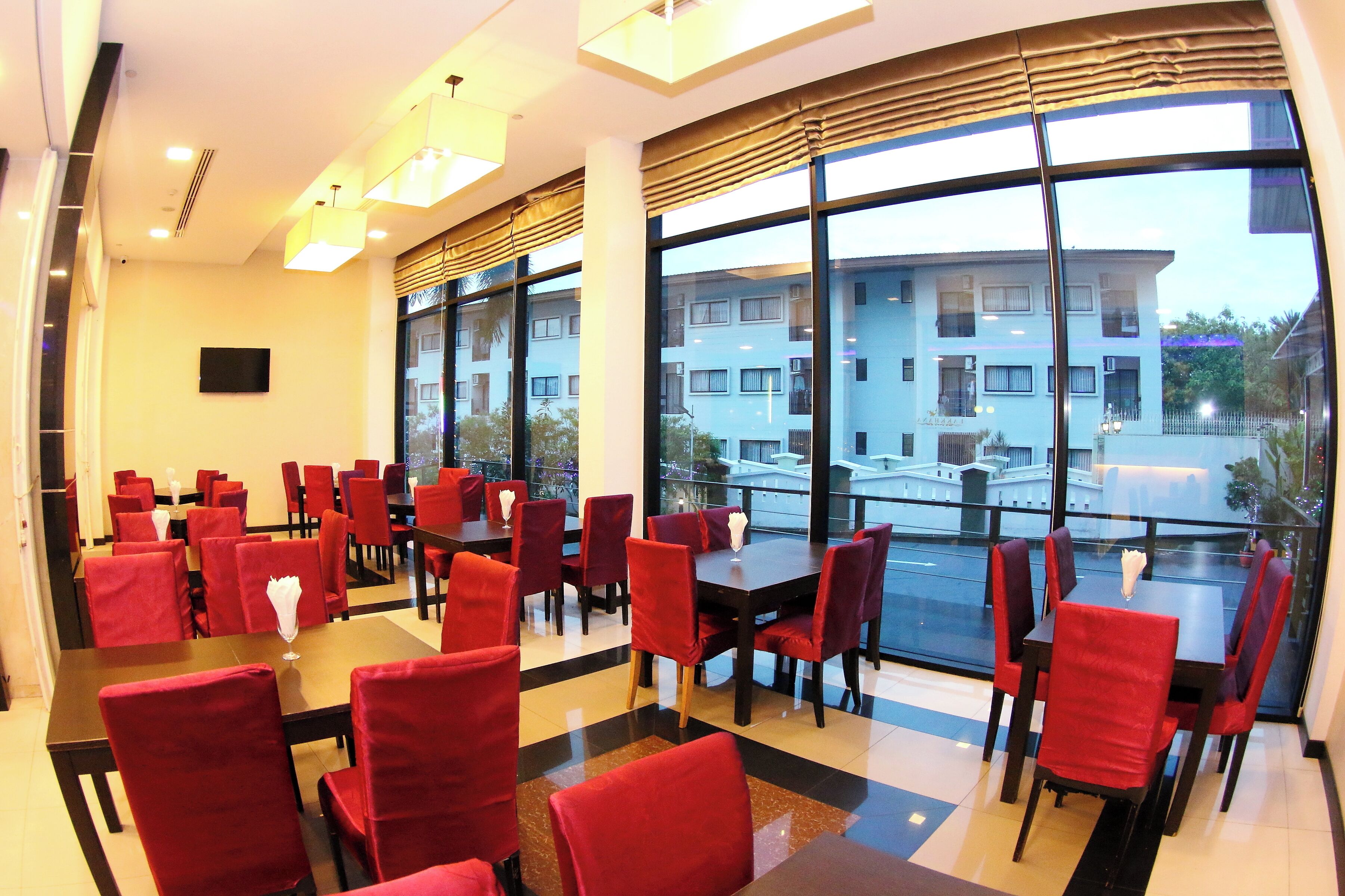 Daily buffet breakfast (THB 300 per person)