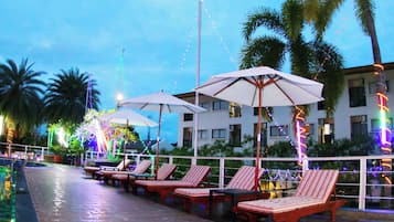 Outdoor pool, free cabanas, pool umbrellas