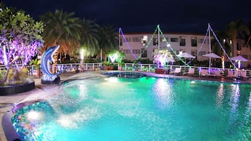 Outdoor pool, free pool cabanas, pool umbrellas