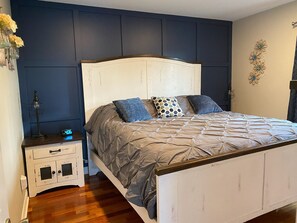 3 habitaciones, tabla de planchar con plancha y cuna de viaje 