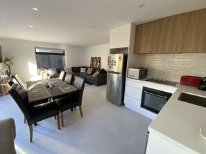 Interior - Beautiful New Holiday Place 5 Mins To Beach With Gym, Kitchen And Office Nook (Safety Beach)