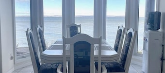 LAKEFRONT Villa On Grandview Beach: MIAMI VICE