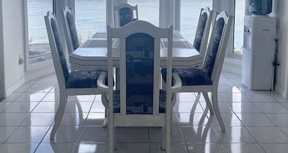 LAKEFRONT Villa On Grandview Beach: MIAMI VICE
