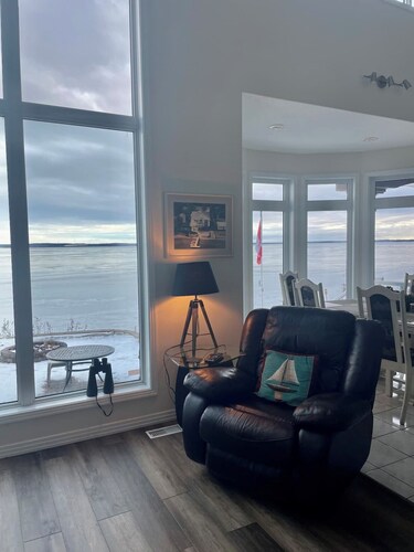 LAKEFRONT Villa On Grandview Beach: MIAMI VICE