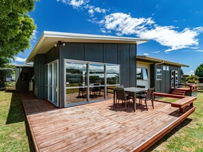 Outdoor dining - Alpine Retreat - Ohakune Holiday Home (Ohakune)