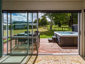 Terrace/patio - Alpine Retreat - Ohakune Holiday Home (Ohakune)