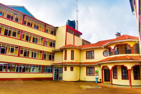 واجهة المنشأة