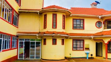 Façade de lâhĂ©bergement - soirĂ©e/nuit