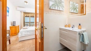 4 bedrooms, iron/ironing board, travel cot, free WiFi