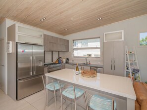 Fridge, microwave, dishwasher, cookware/dishes/utensils
