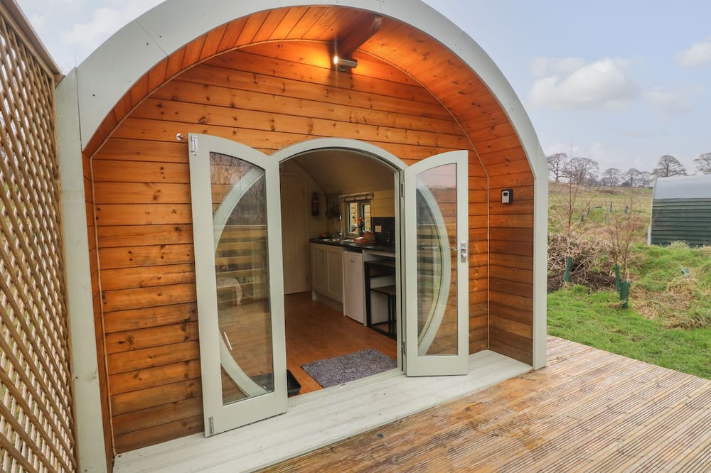 FOX, pet friendly, character holiday cottage in Cross Hills