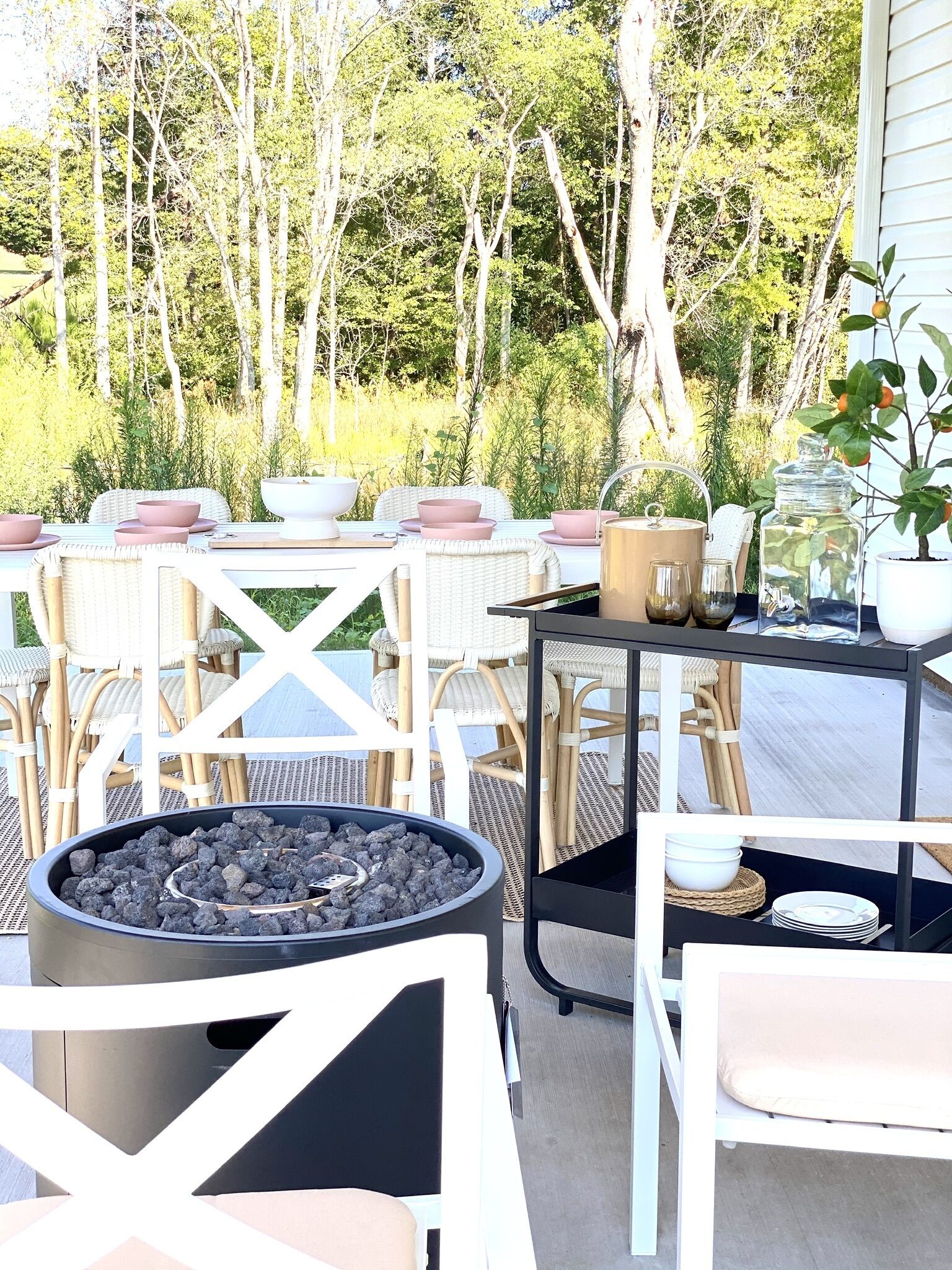 屋外ダイニングエリア