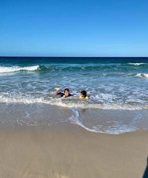 Una spiaggia nelle vicinanze