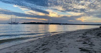 Bribie Island Escape 🌊 Walk to Beach, Parks & Cafes | Pets Welcome