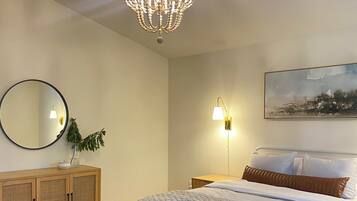 3 bedrooms, iron/ironing board, WiFi (free), bed sheets