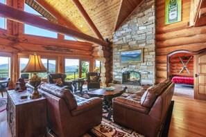 Interior - *New Listing* Breathtaking Hill Top Luxury Log Home w/ Spectacular views of Mercer Lake and Ocean. (Florence)
