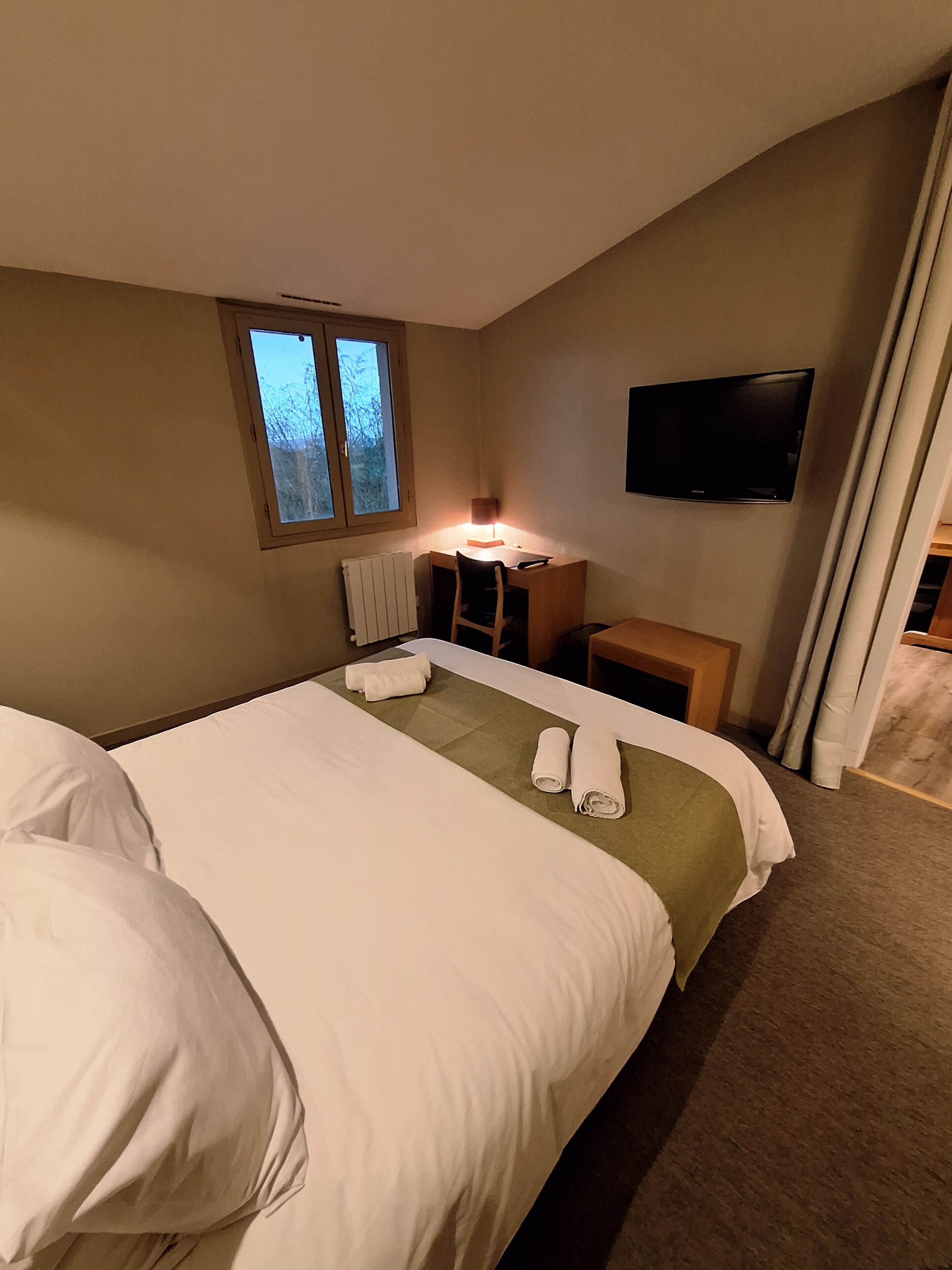 1 slaapkamer, een strijkplank/strijkijzer, wifi, beddengoed