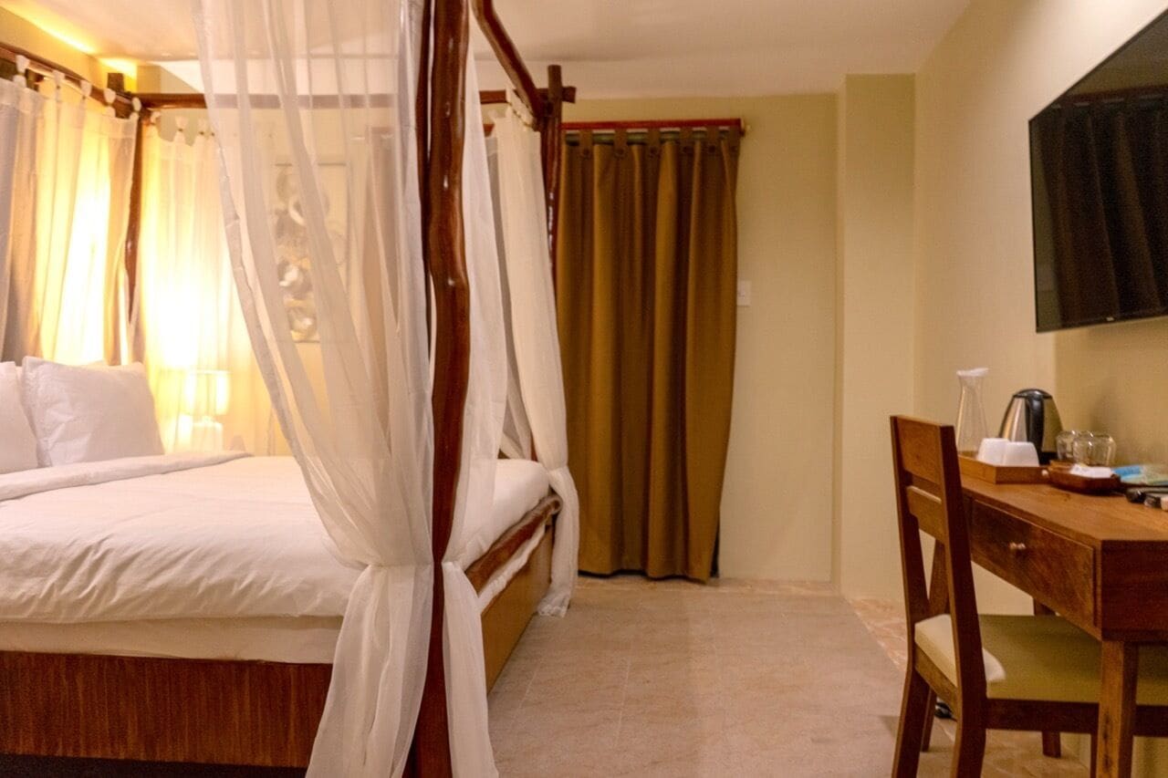 grand oasis | 1 bedroom, premium bedding, in-room safe, desk