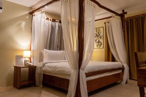 Grand Oasis | Ropa de cama de alta calidad, caja fuerte, escritorio y wifi gratis