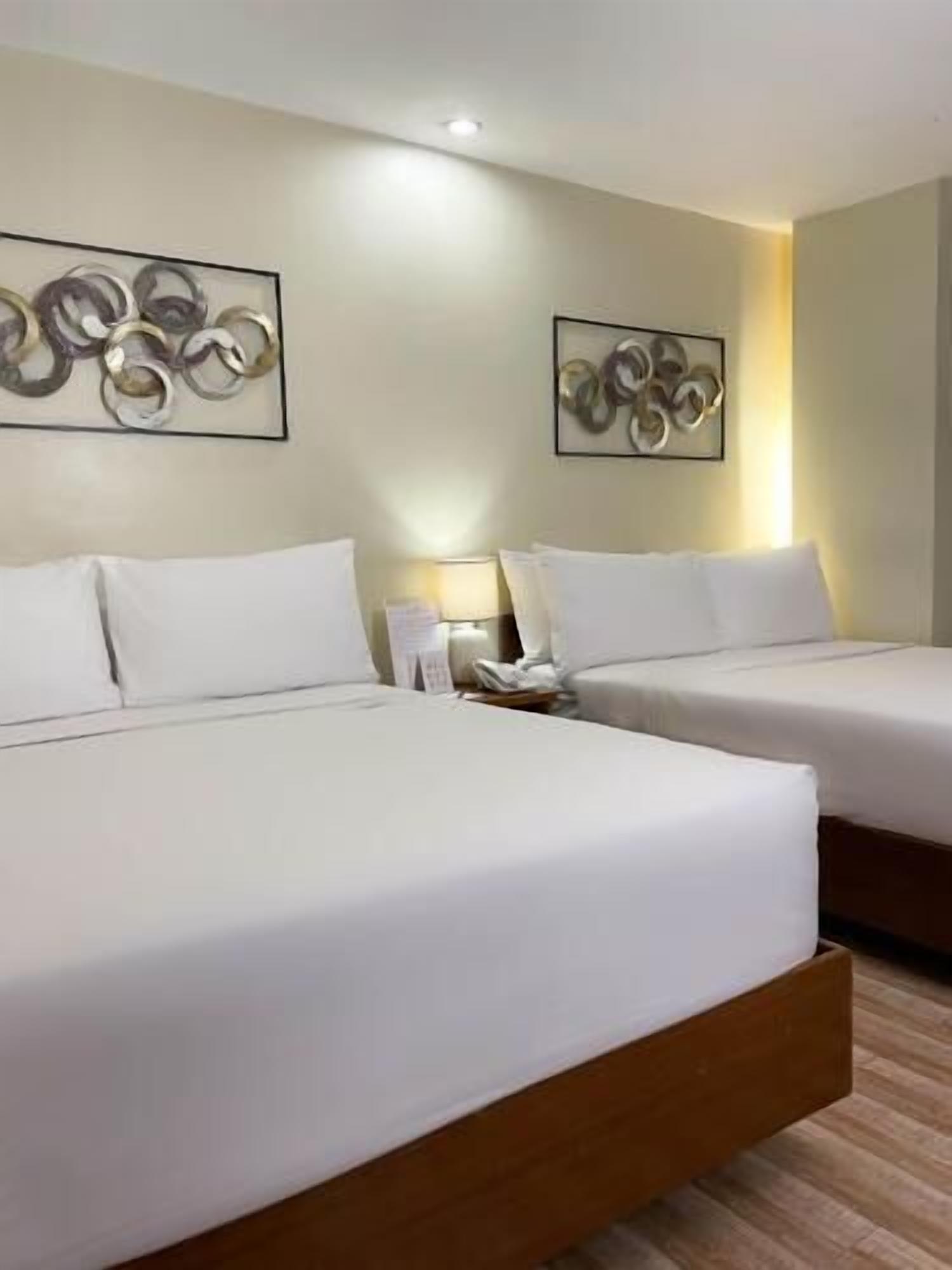 Ropa de cama de alta calidad, caja fuerte, escritorio y wifi gratis