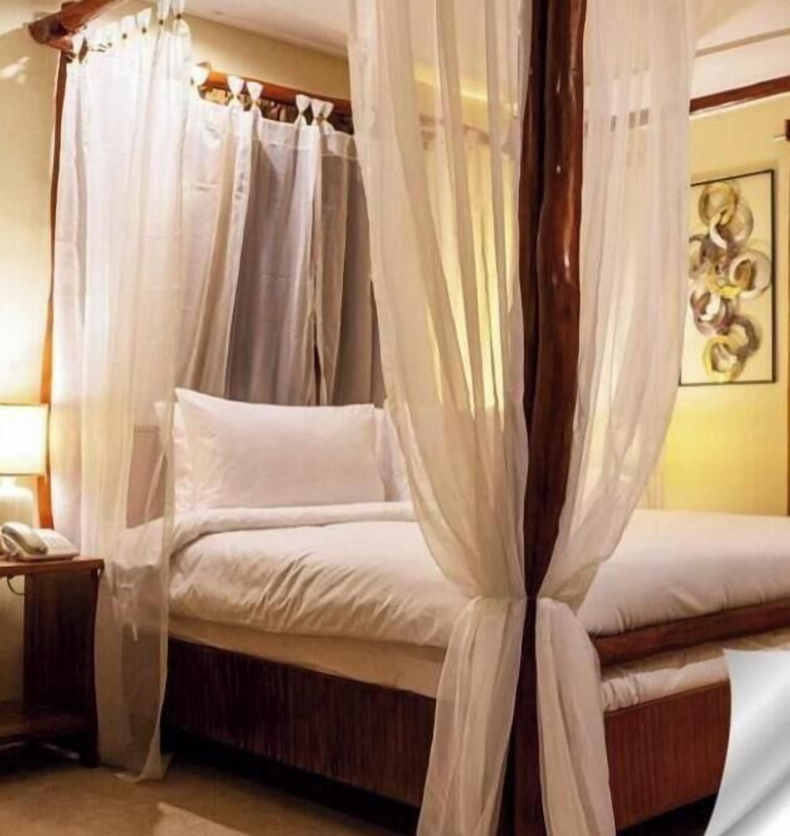 Ropa de cama de alta calidad, caja fuerte, escritorio y wifi gratis