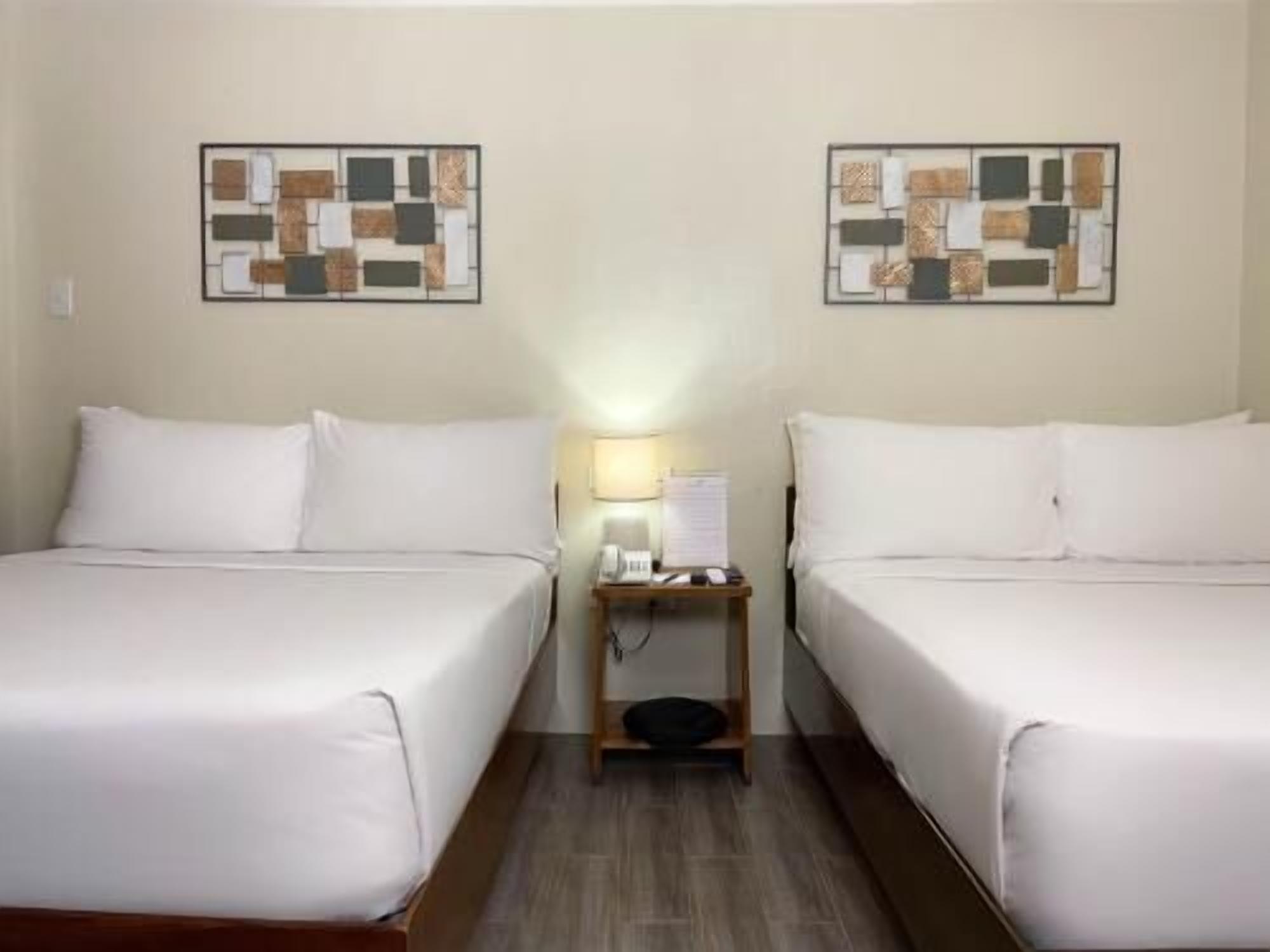Ropa de cama de alta calidad, caja fuerte, escritorio y wifi gratis