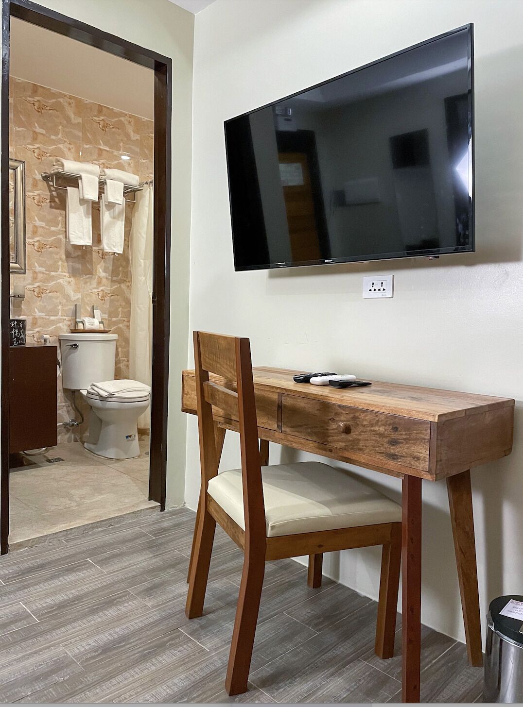 1 bedroom, premium bedding, in-room safe, desk