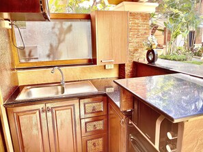 Batterie de cuisine, vaisselle et ustensiles