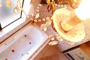 Standard-Apartment | Badezimmer | Handtücher