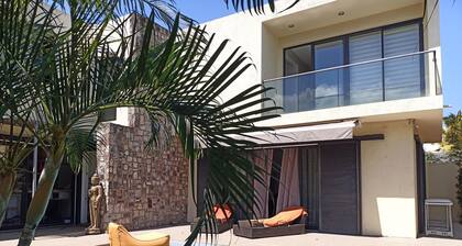 LUXURY VILLA 500M FROM THE BEACH, SHOPS AND CLUB MED