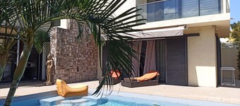 LUXURY VILLA 500M FROM THE BEACH, SHOPS AND CLUB MED
