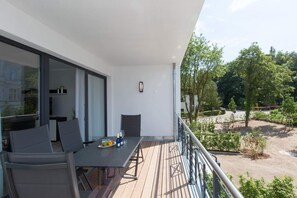 Outdoor dining - Villa Strandgrün, App. 04 (Heringsdorf)