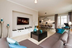 Télévision, cheminée