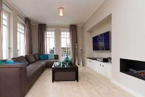 Télévision, cheminée