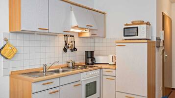 Refrigerador, microondas, horno, cafetera/tetera