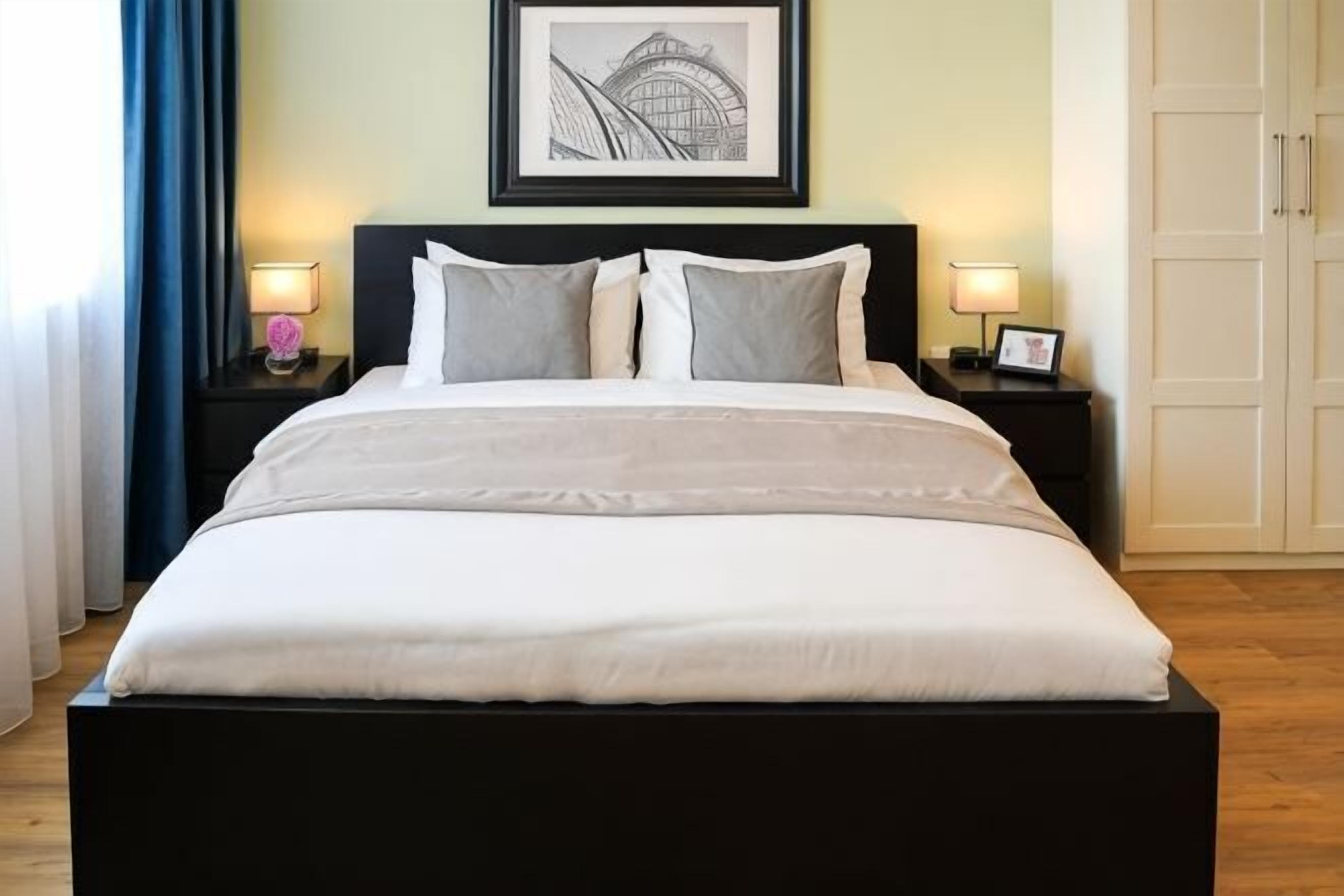 Hypo-allergenic bedding, in-room safe, blackout drapes
