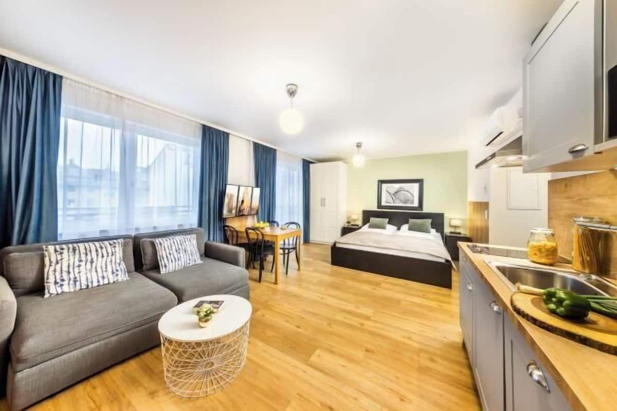 1 dormitorio, ropa de cama hipoalergénica, caja fuerte y cortinas opacas